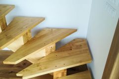 Dřevěné schodiště na míru
