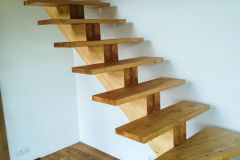 Dřevěné schodiště na míru