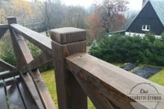 Dřevěné venkovní zábradlí na míru